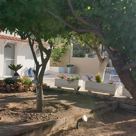 Saronikos Family House With Garden & Sea View דירה איסטמיה