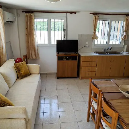 דירה Saronikos Family House With Garden & Sea View *