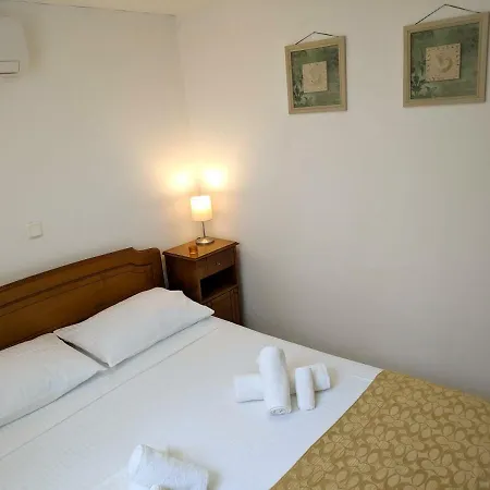 Saronikos Family House With Garden & Sea View * איסטמיה