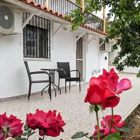 Saronikos Family House With Garden & Sea View Apartment