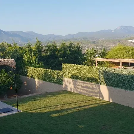 Saronikos Family House With Garden & Sea View איסטמיה